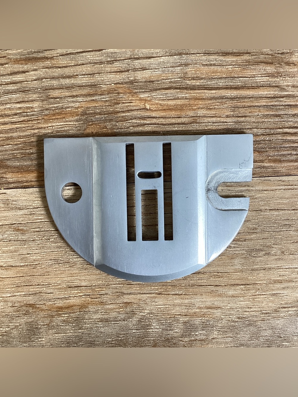 Singer 457 Stylist Replacement Needle Plate Good Condition - Picture 2 of 7